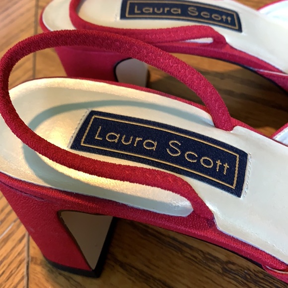 LAURA  SCOTT - Picture 4 of 9